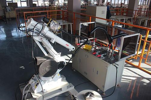工业自动焊接机器人